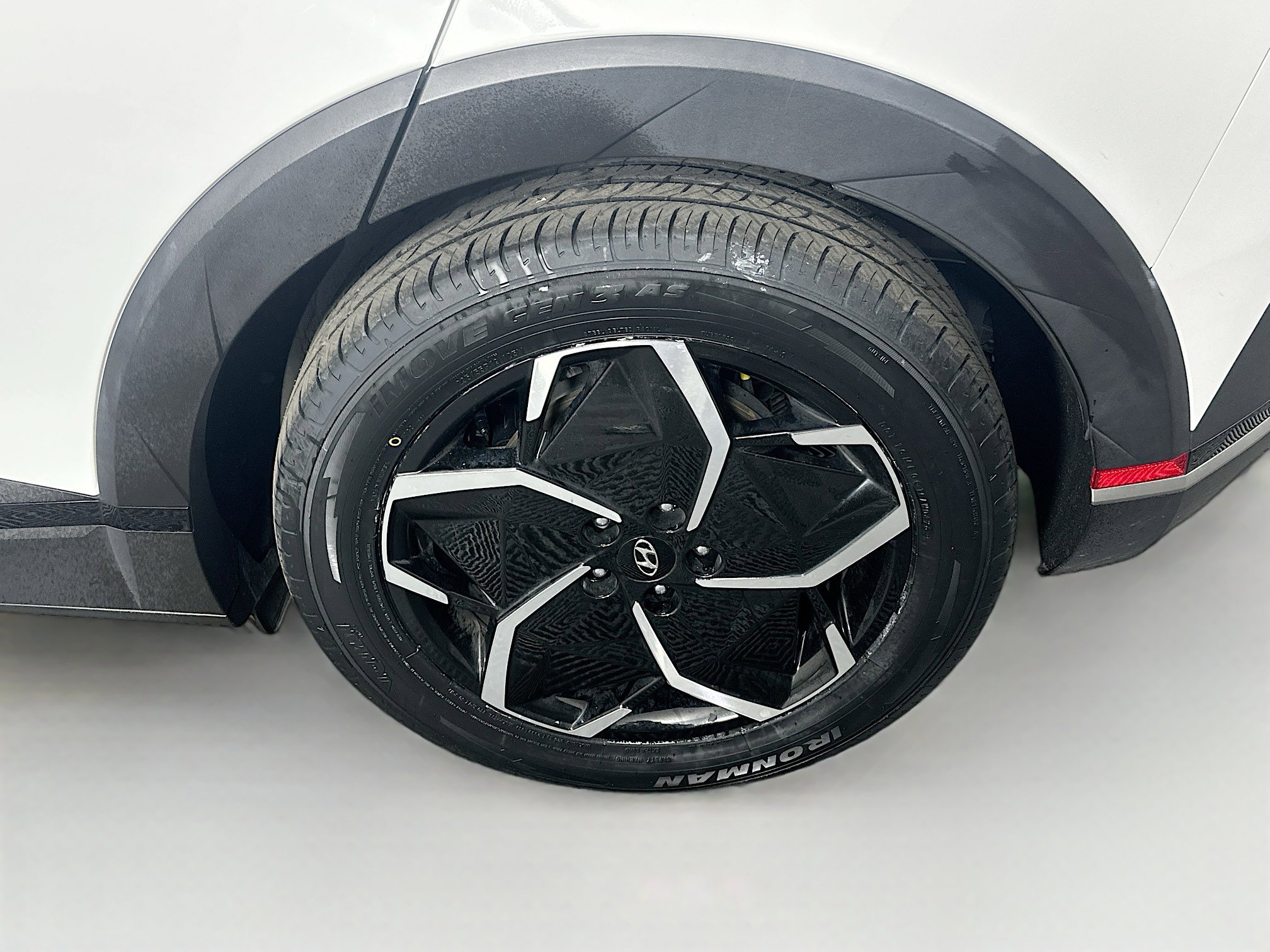 Used 2024 Hyundai Ioniq 5 SEL RWD image 11