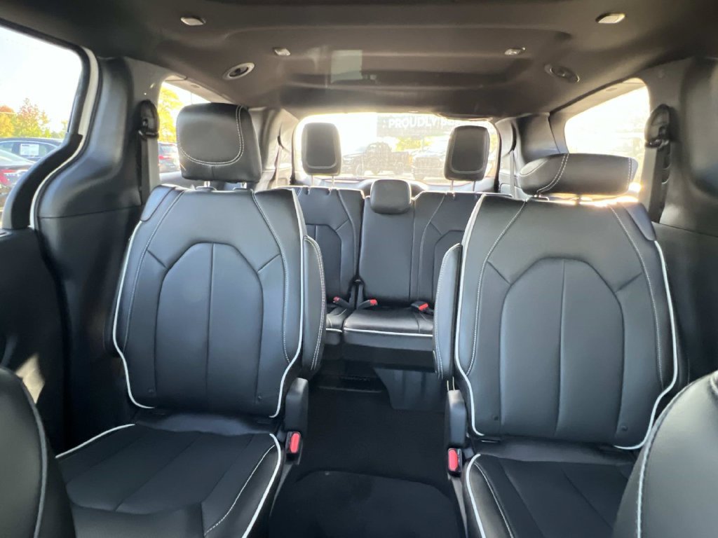 New 2027 Chrysler Pacifica Limited AWD/4WD image 33