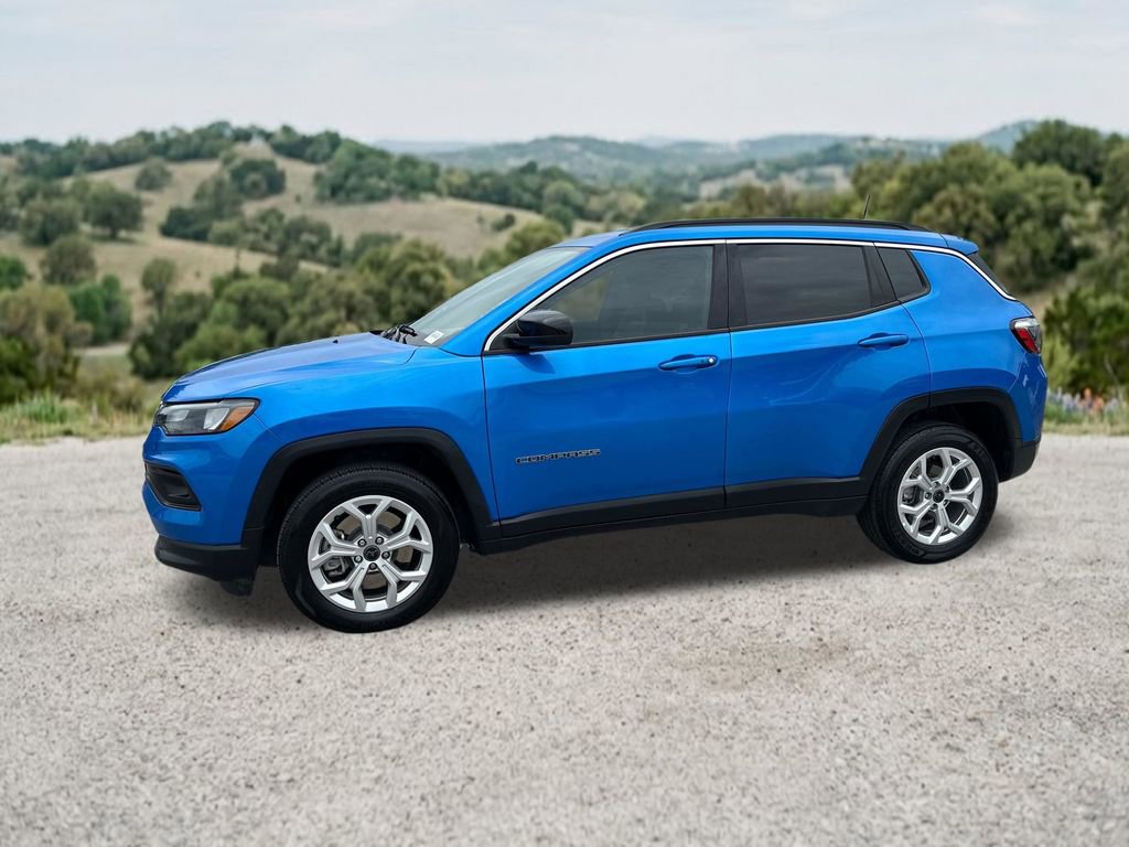 Used 2025 Jeep Compass Latitude w/ Convenience Group AWD/4WD image 4