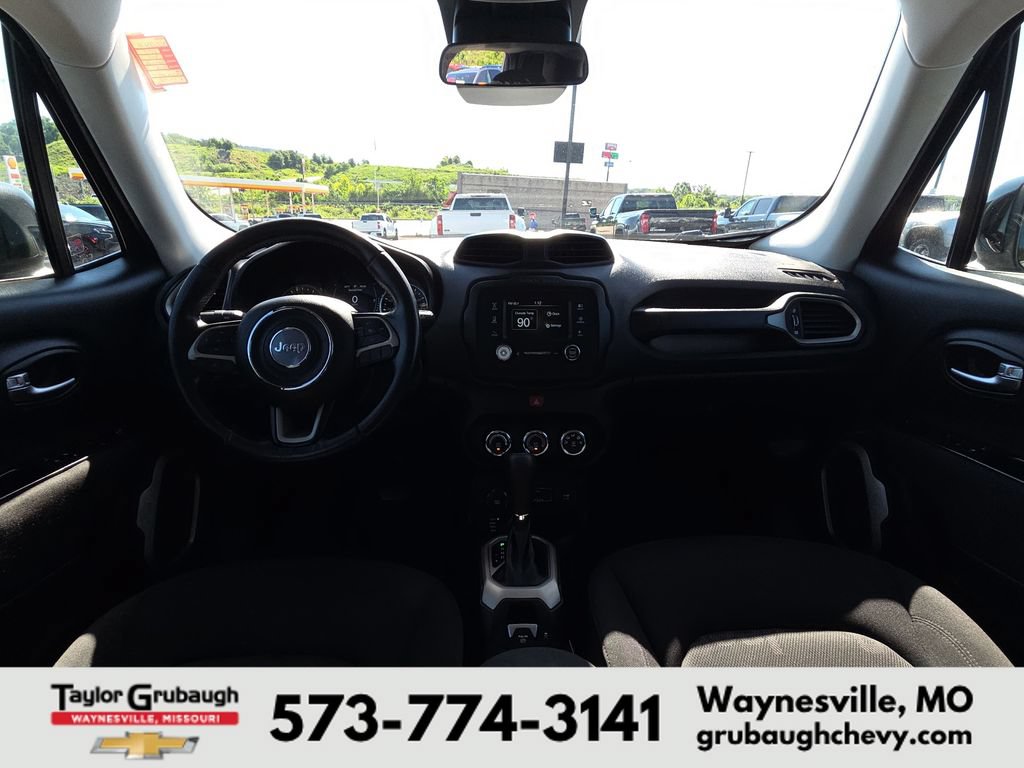 Used 2017 Jeep Renegade Latitude AWD/4WD image 29