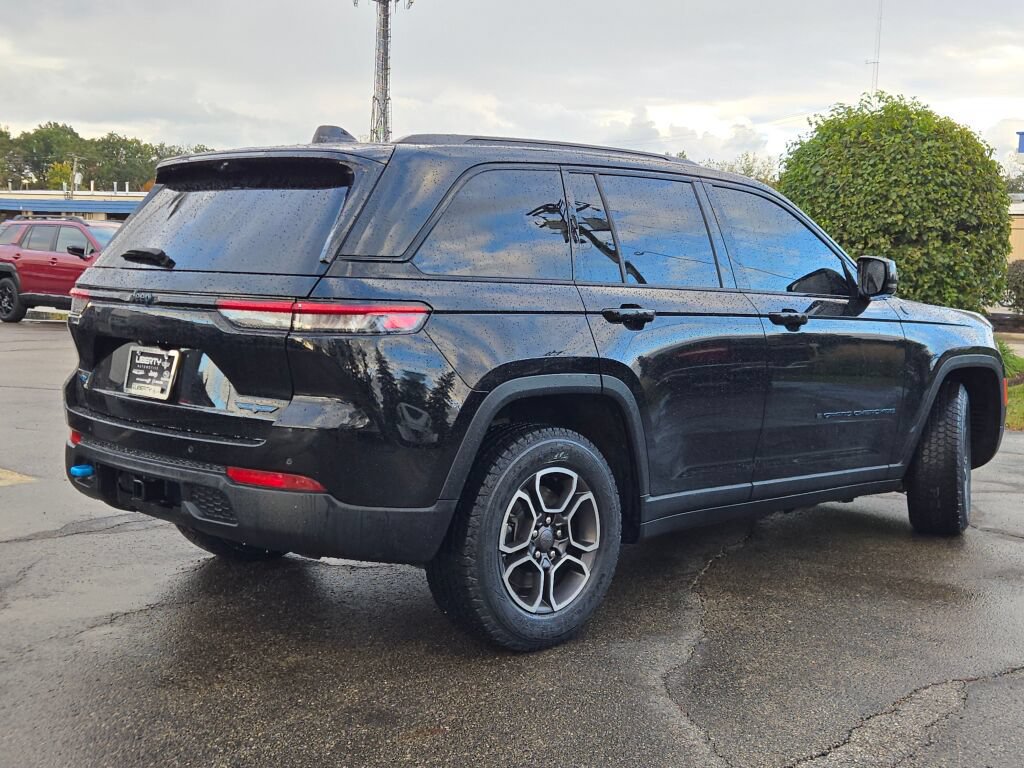 Used 2023 Jeep Grand Cherokee Trailhawk w/ Luxury Tech Group III AWD/4WD image 14