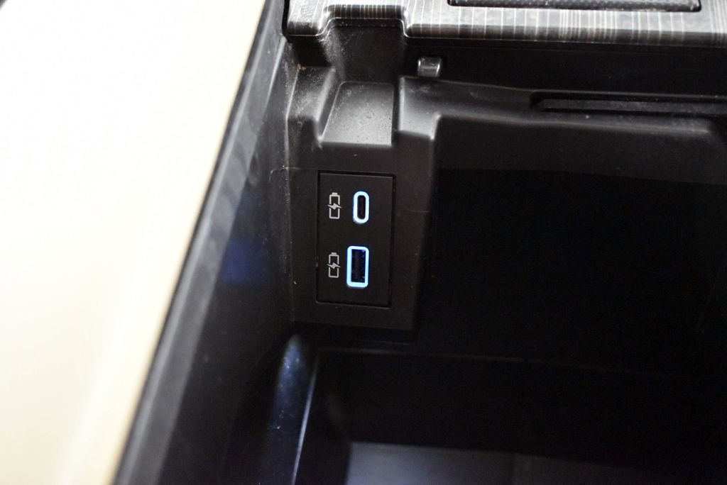 Used 2021 Toyota Sienna Limited image 42