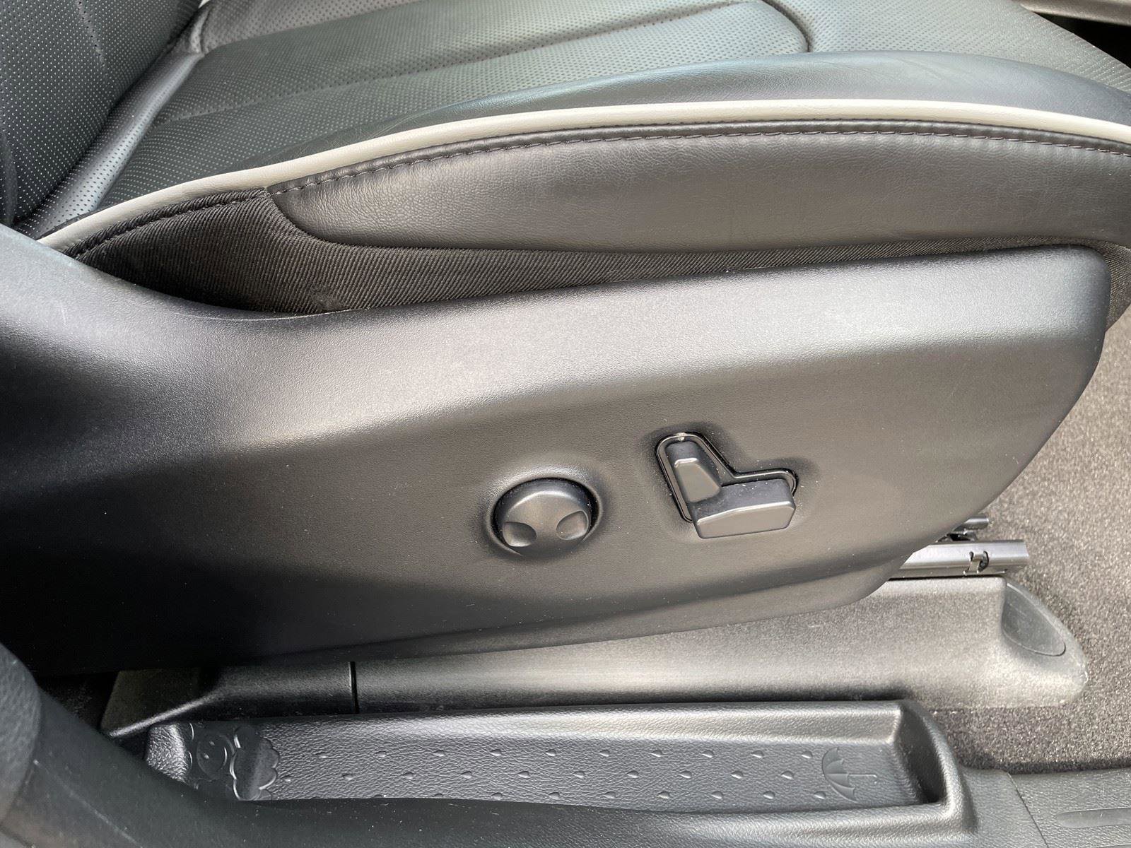 Certified 2025 Chrysler Pacifica Limited image 49