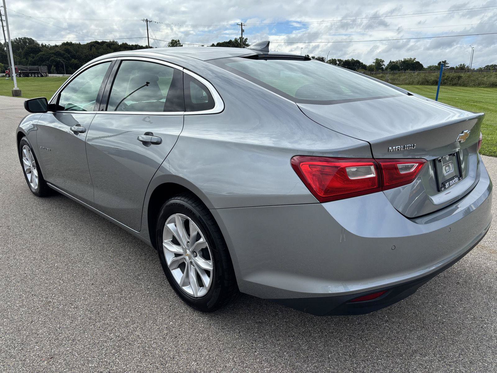 Used 2025 Chevrolet Malibu LT FWD image 3