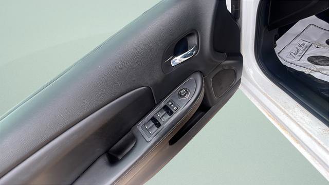 Used 2014 Chrysler 200 Limited image 11