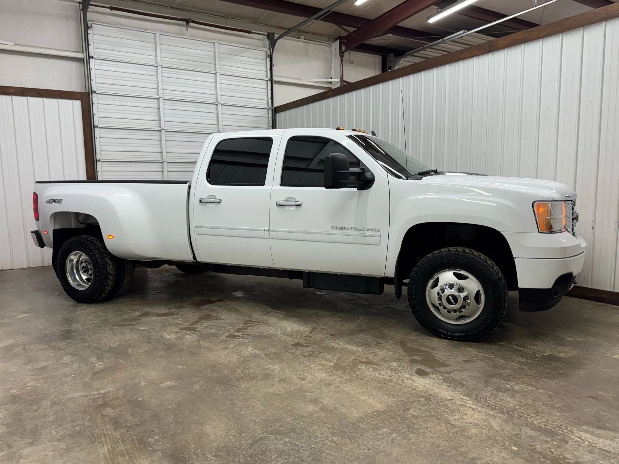 Used 2013 GMC Sierra 3500 Denali image 3