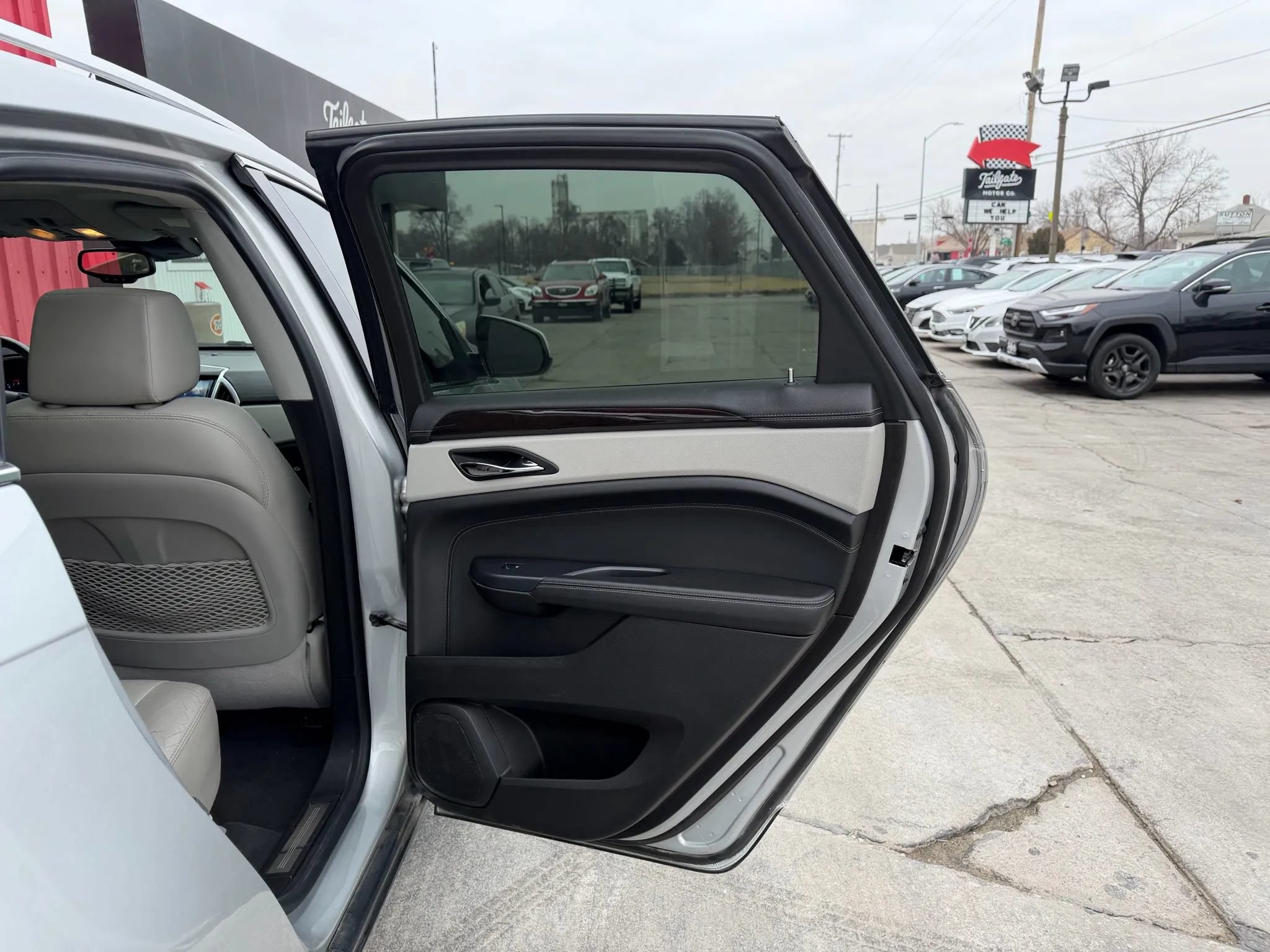 Used 2013 Cadillac SRX Luxury w/ Driver Awareness Package FWD image 15