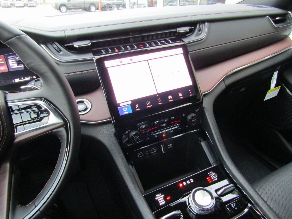 New 2025 Jeep Grand Cherokee L Summit w/ Obsidian Package image 33