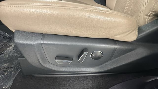 Used 2024 Ford Expedition Limited image 11