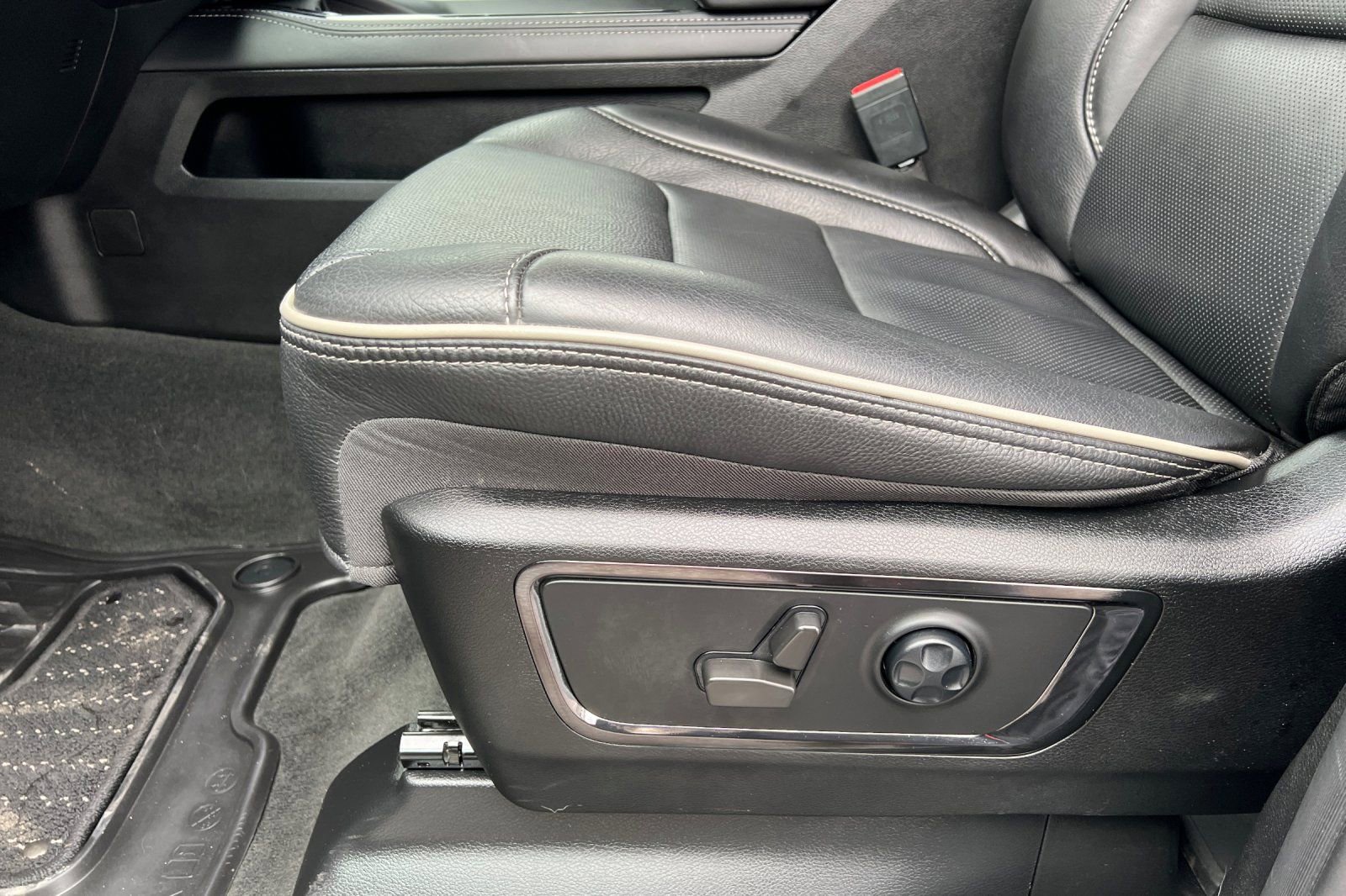 Used 2022 RAM 1500 Limited w/ Night Edition image 12