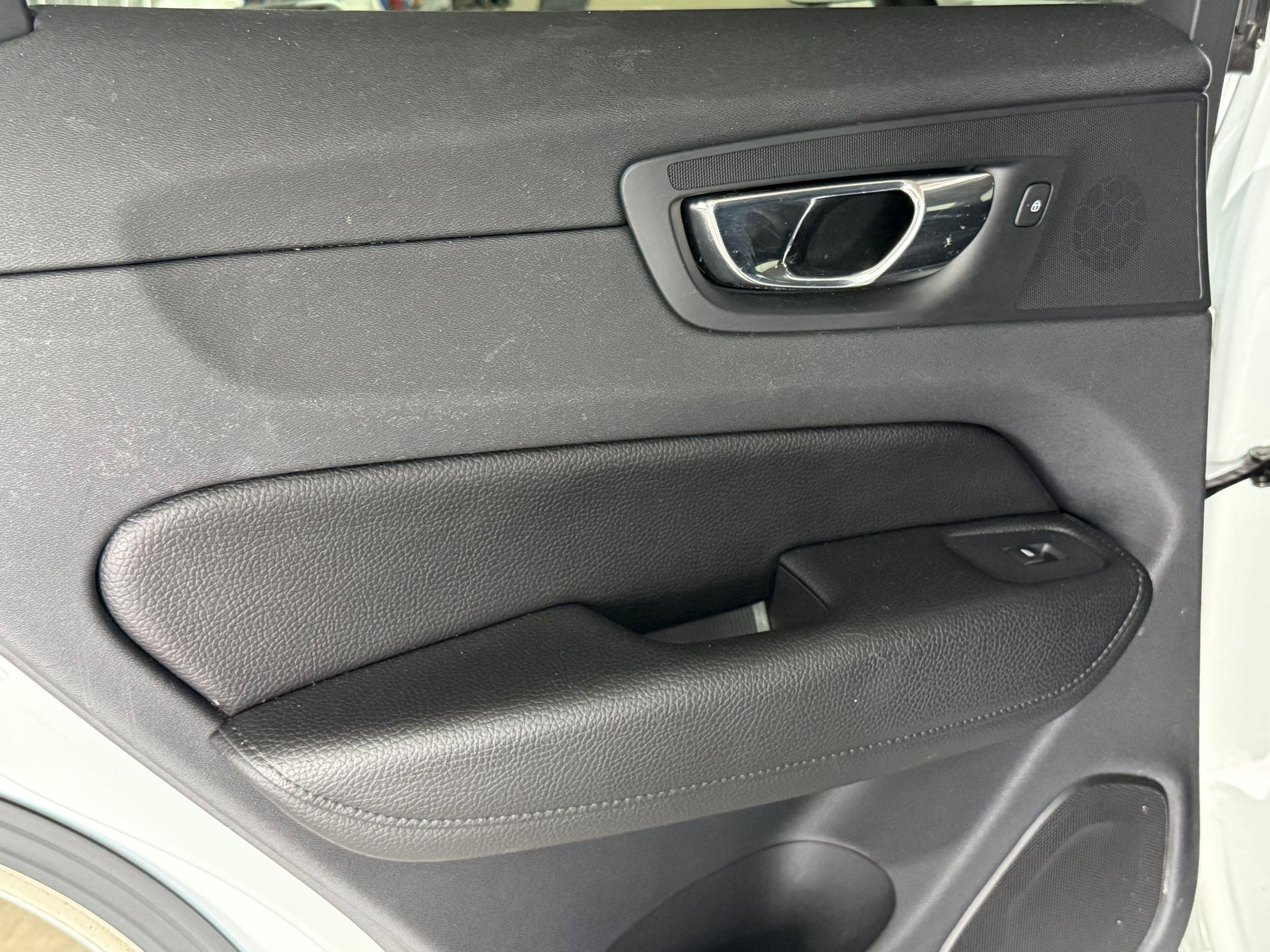 Used 2019 Volvo XC60 T5 Inscription w/ Protection Package Premier image 34