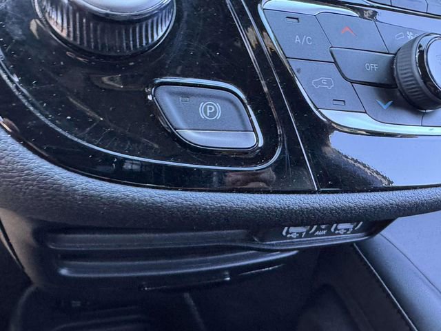 Used 2024 Chrysler Pacifica Limited FWD image 33