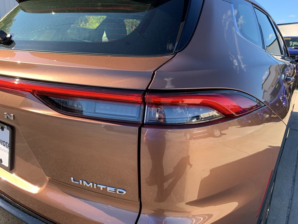 New 2025 Toyota Crown Signia image 30