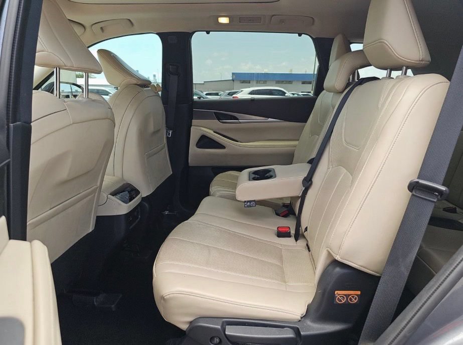 Certified 2024 INFINITI QX60 Luxe w/ Cargo Package FWD image 9