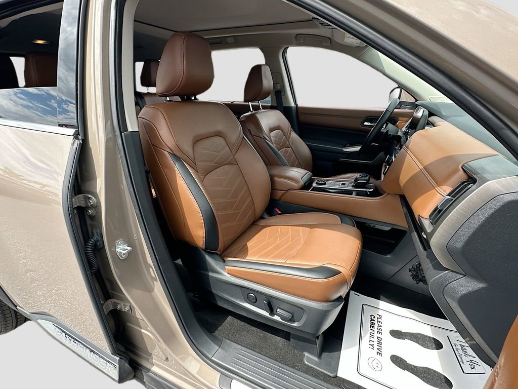 Used 2024 Nissan Pathfinder Platinum w/ Cargo Package AWD/4WD image 31