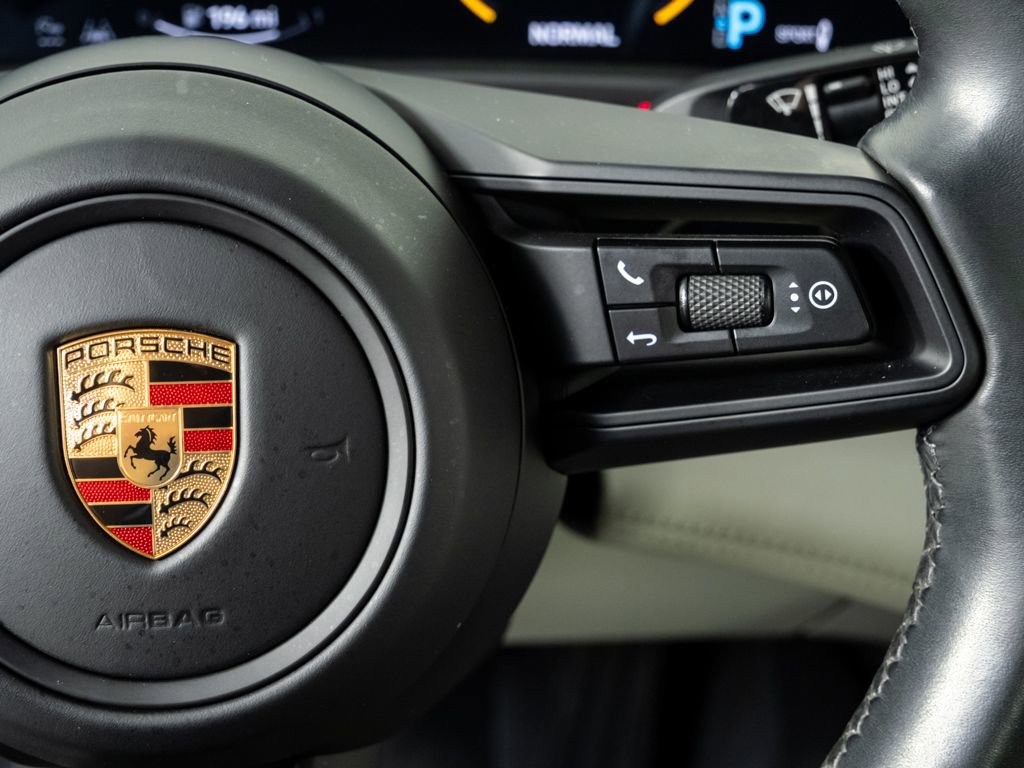 Used 2021 Porsche Taycan image 11