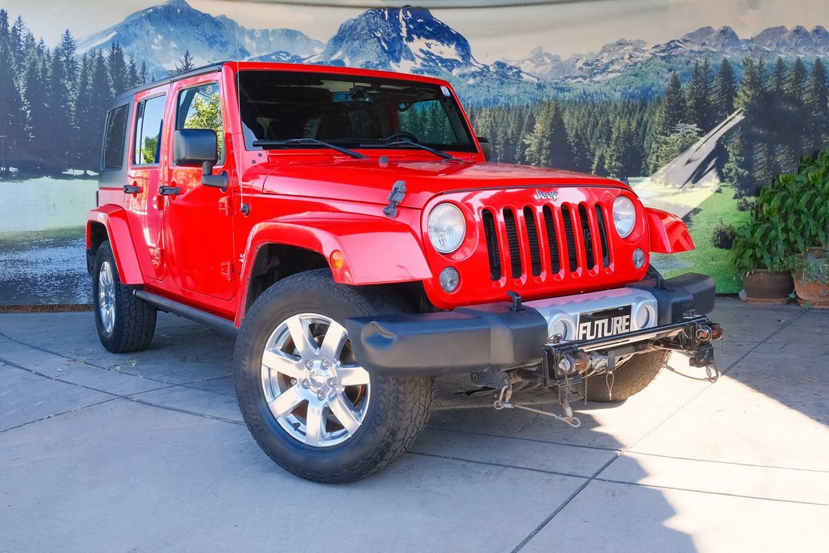 Used 2015 Jeep Wrangler Unlimited Sahara AWD/4WD image 3
