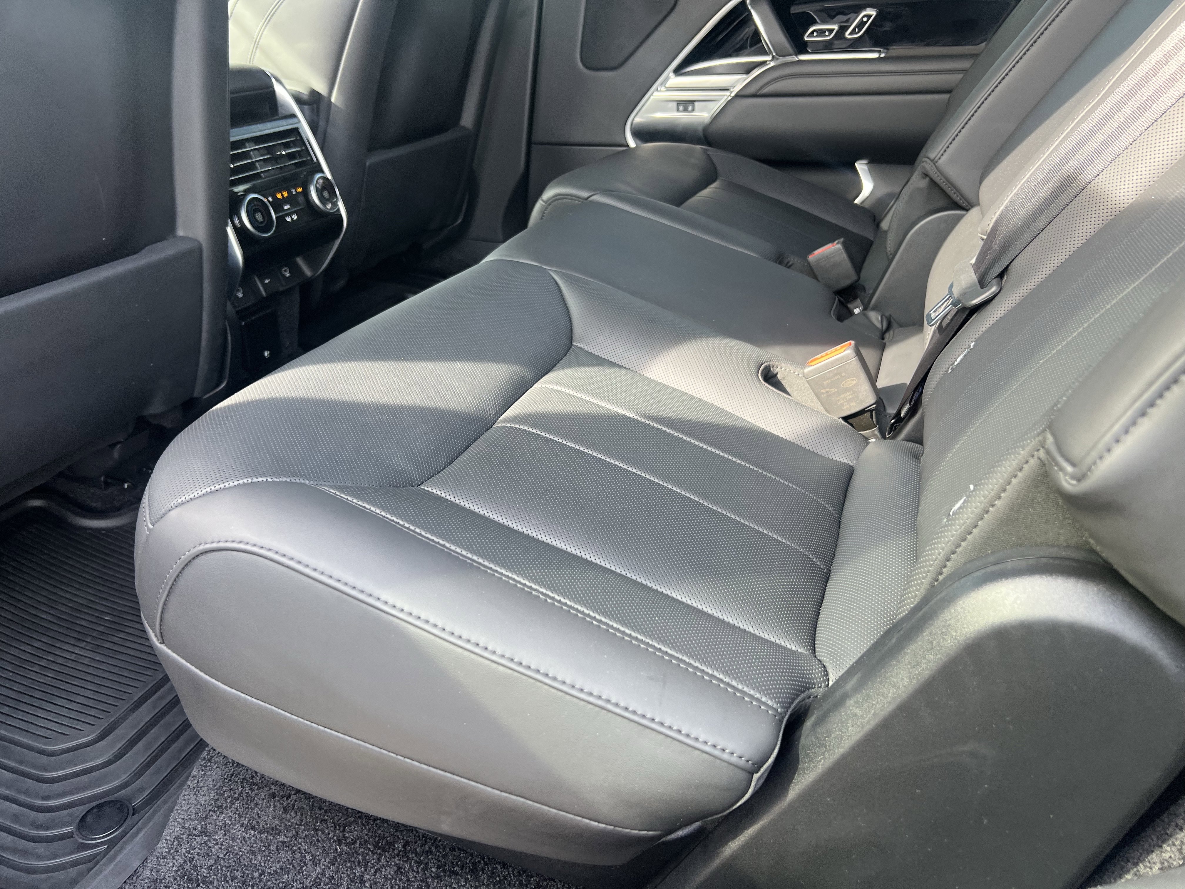 Certified 2024 Land Rover Range Rover Long Wheelbase SE image 31