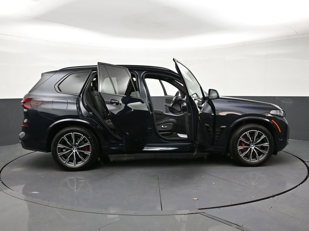 Used 2024 BMW X5 xDrive40i w/ M Sport Package image 33