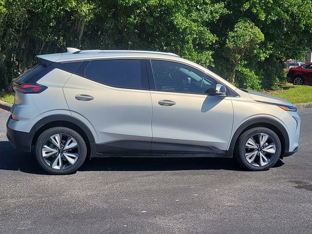 Used 2022 Chevrolet Bolt EUV LT w/ Convenience Package FWD image 8