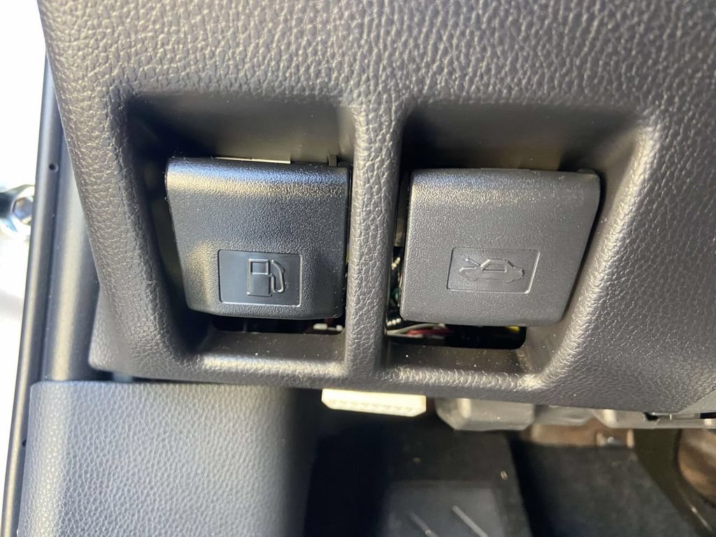 Used 2025 Toyota RAV4 Limited FWD image 30