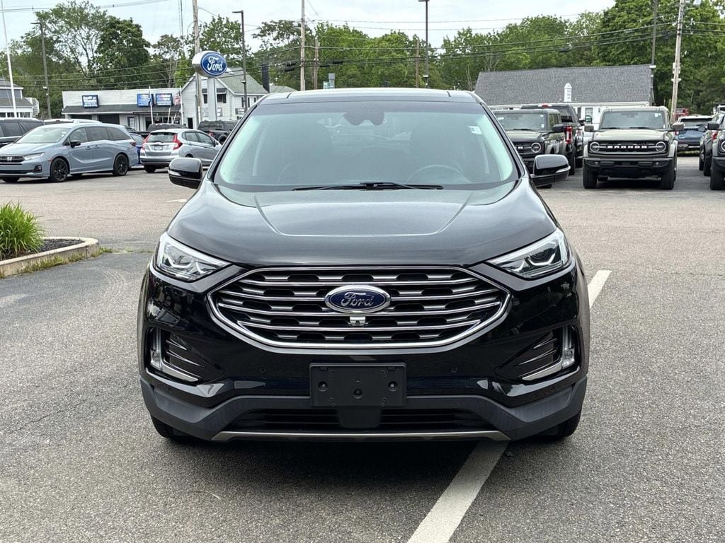 Used 2019 Ford Edge Titanium w/ Equipment Group 301A AWD/4WD image 2