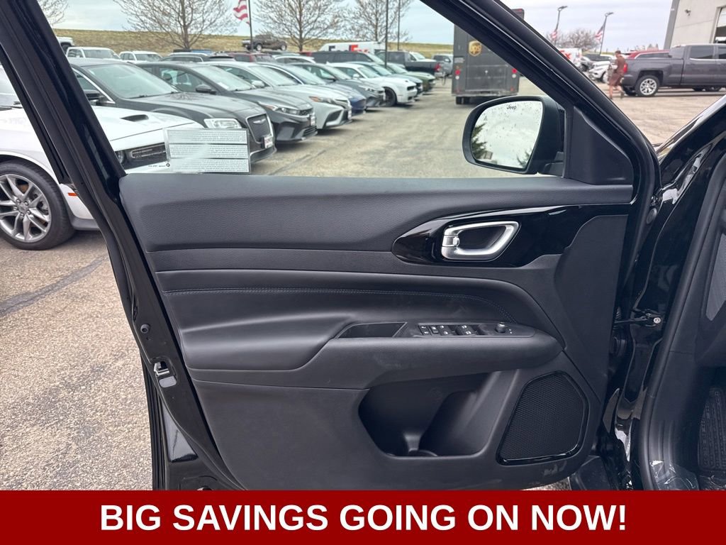 New 2026 Jeep Compass Latitude image 11