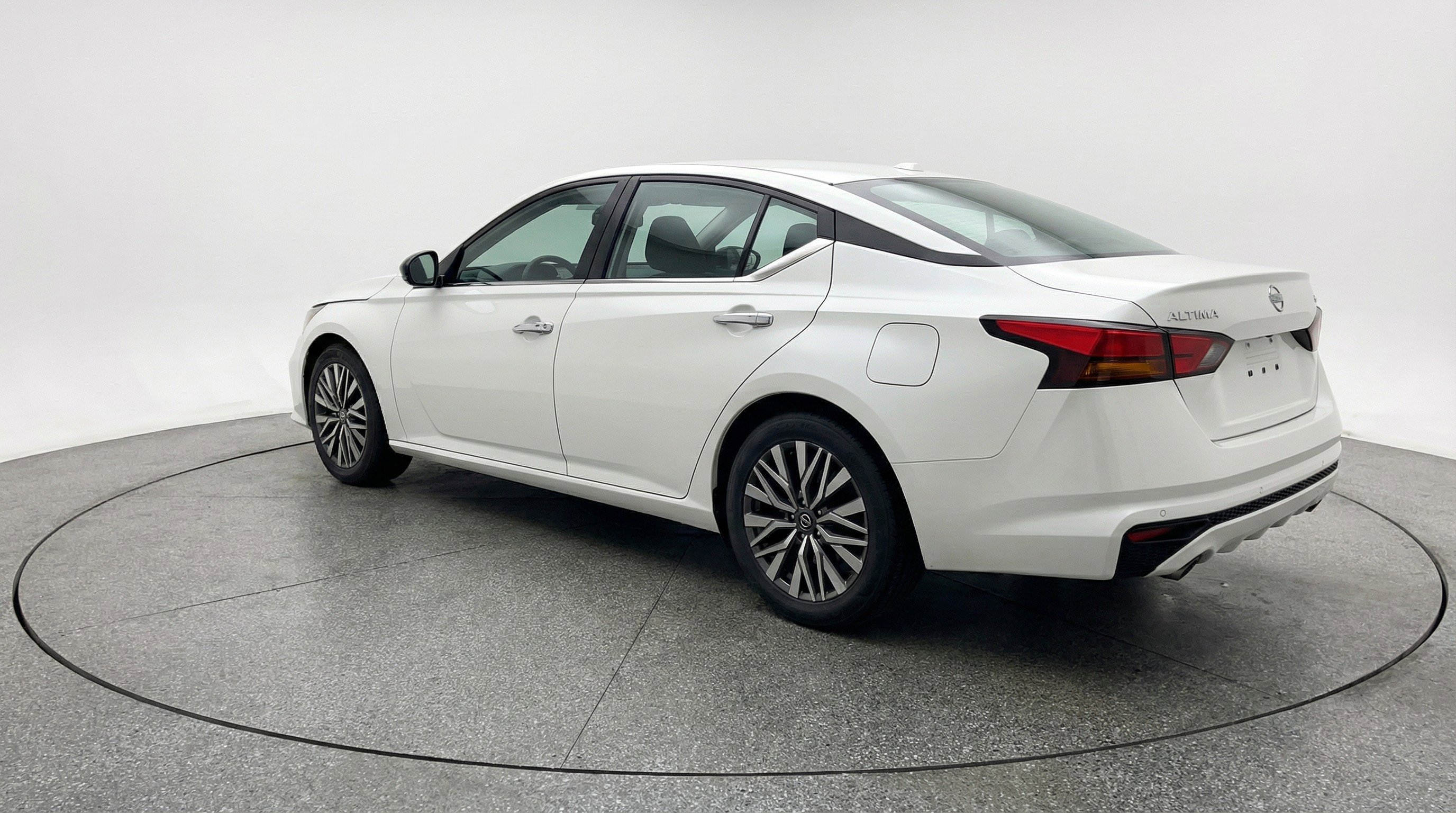 Used 2025 Nissan Altima 2.5 SV FWD image 6