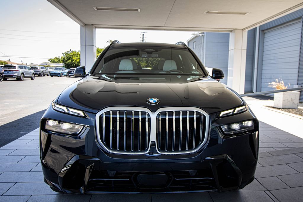 Used 2025 BMW X7 xDrive40i w/ M Sport Package AWD/4WD image 9
