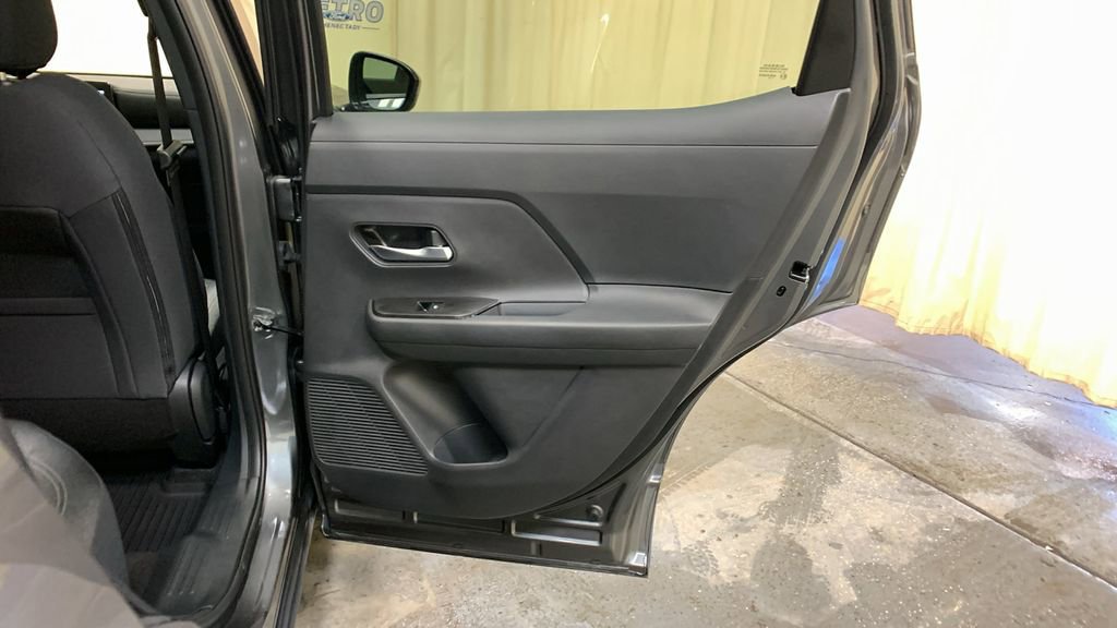 Used 2025 Nissan Kicks SV w/ SV Premium Package image 12