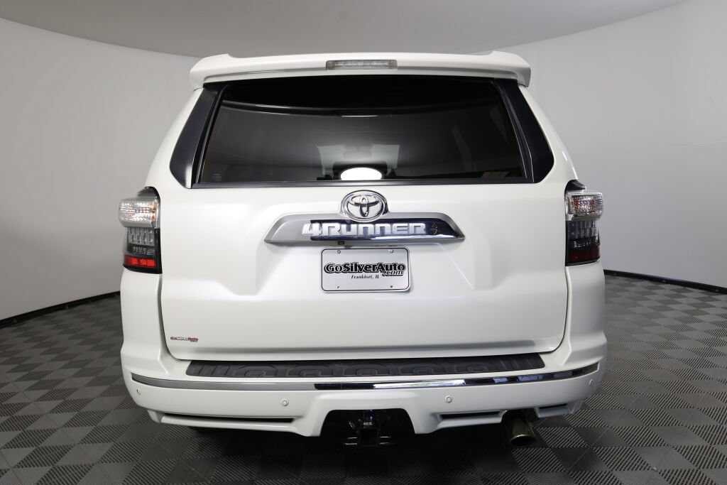 Used 2015 Toyota 4Runner Limited AWD/4WD image 3