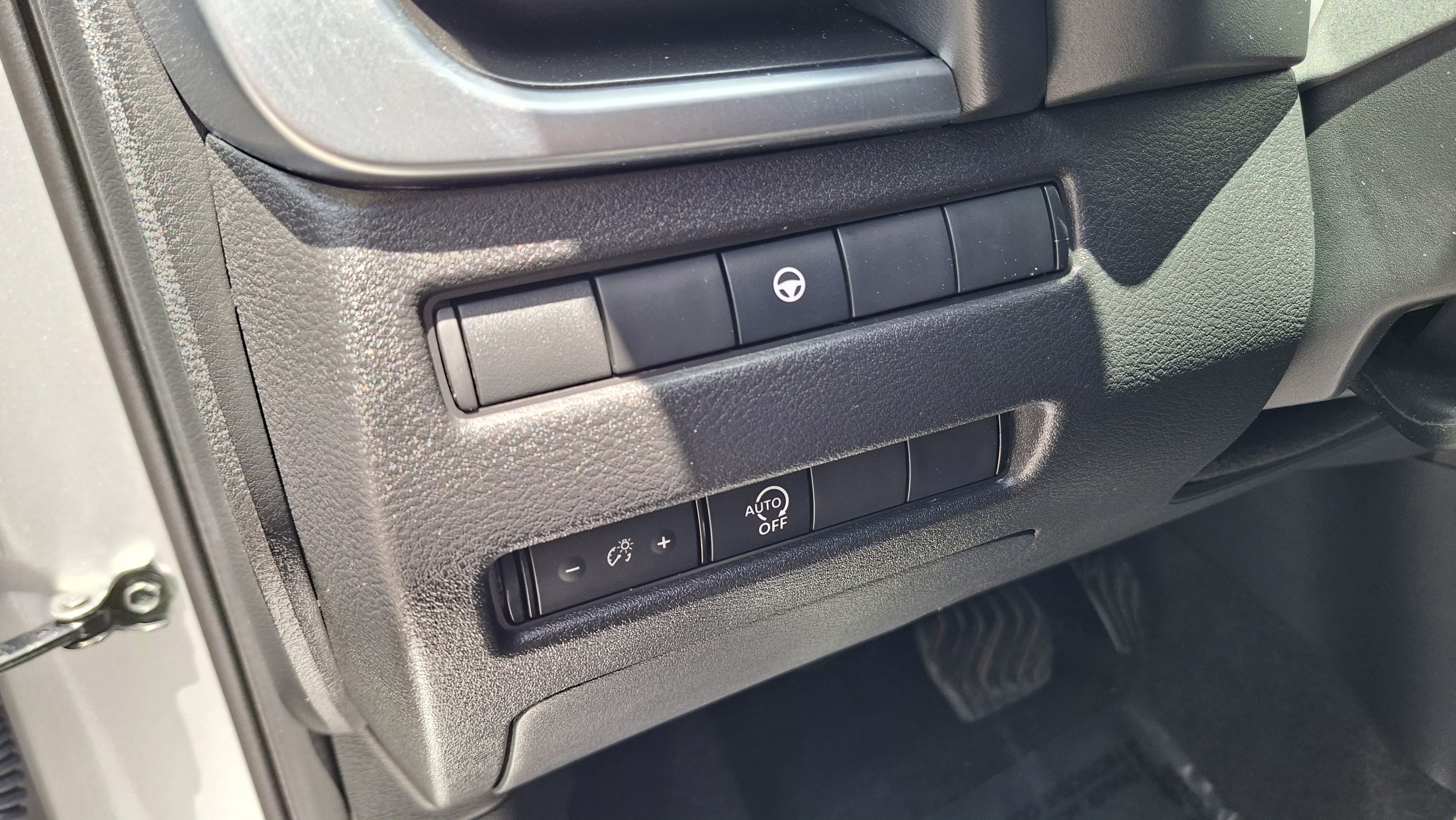 Used 2023 Nissan Rogue SV FWD image 10
