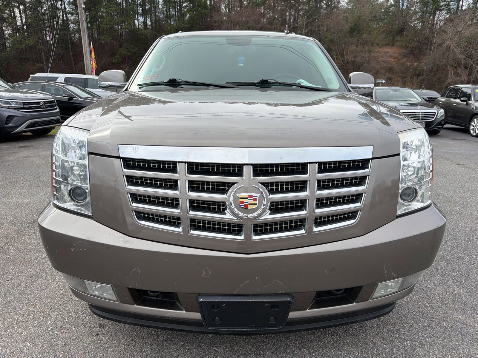 Used 2012 Cadillac Escalade ESV Luxury AWD/4WD image 2