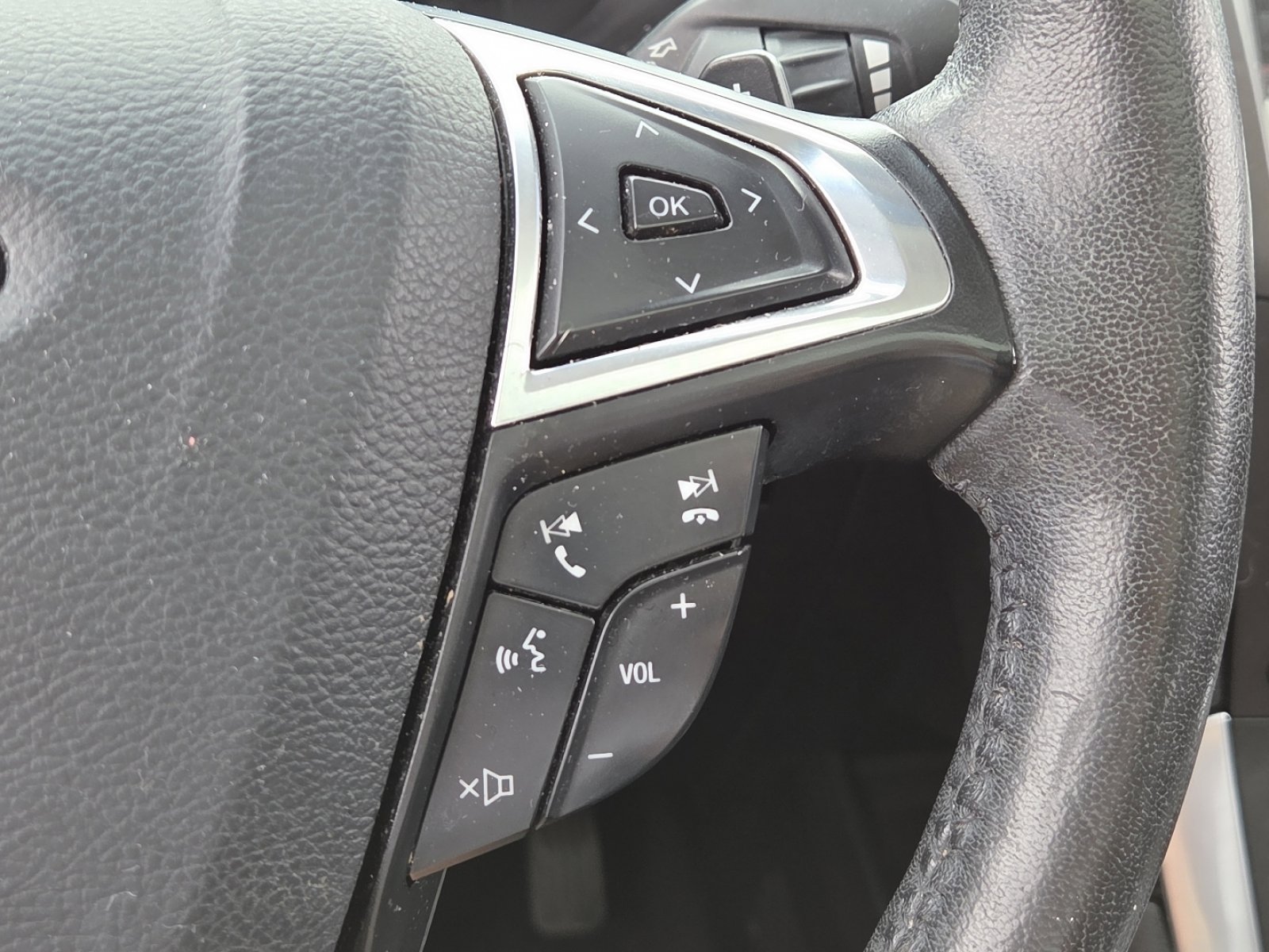 Used 2015 Ford Edge Titanium w/ Equipment Group 301A AWD/4WD image 30