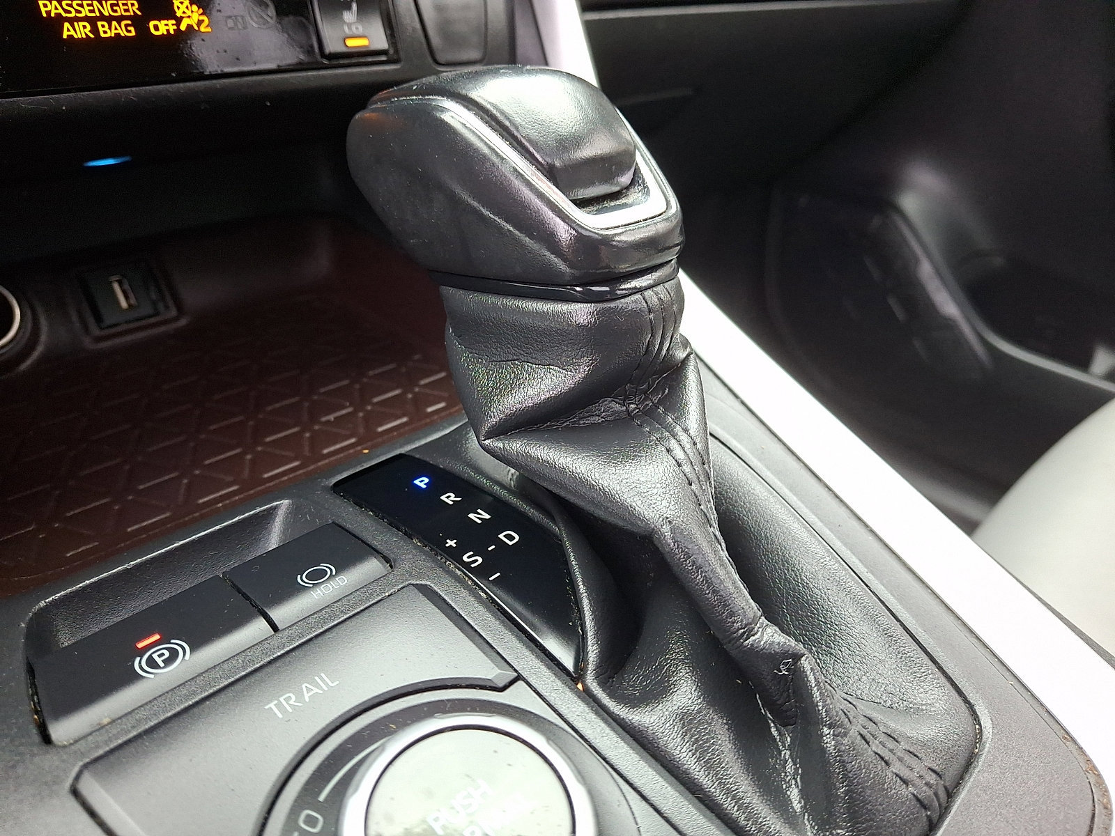 Used 2020 Toyota RAV4 Limited w/ Carpet Mat Package AWD/4WD image 16