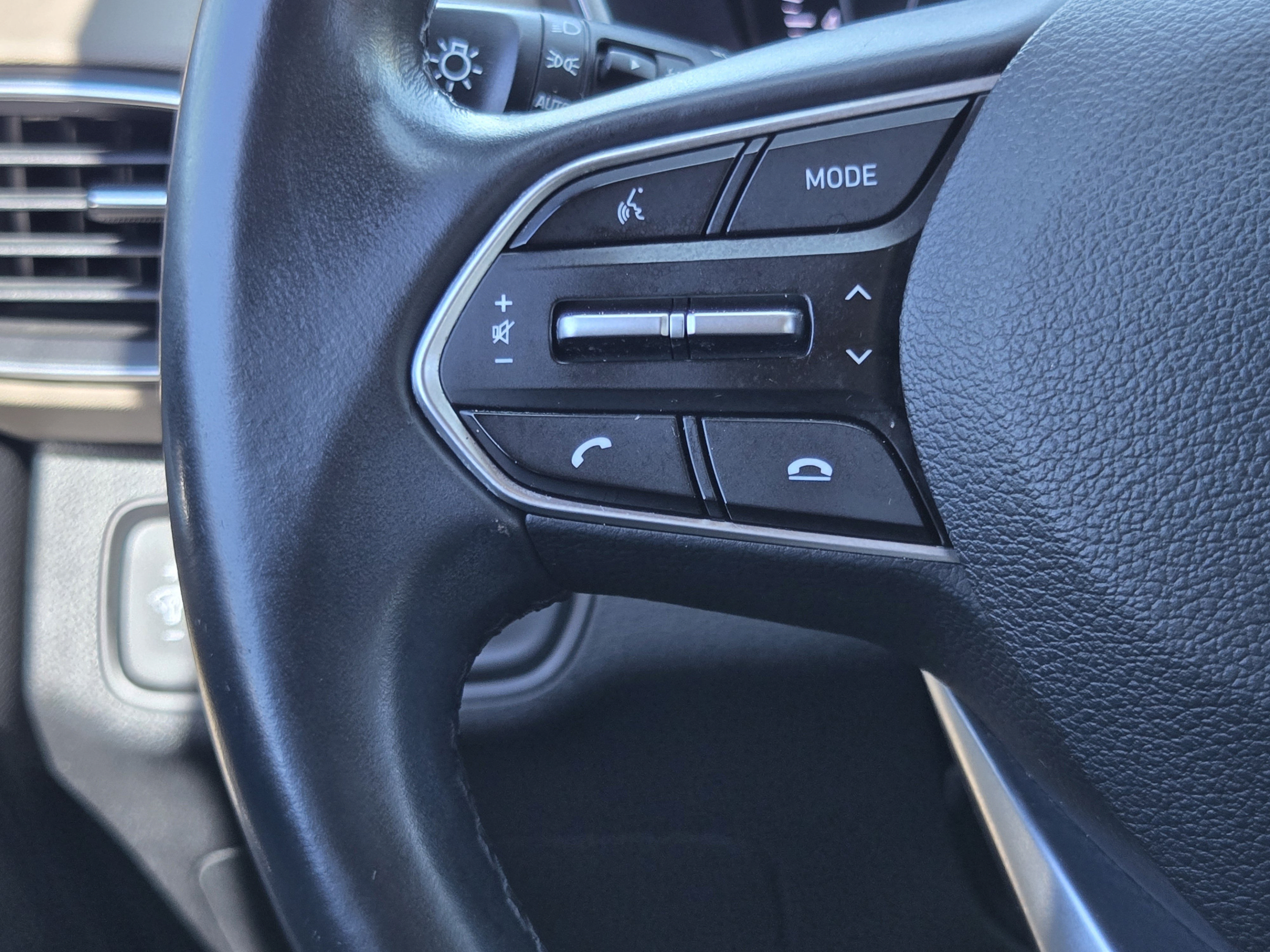Used 2019 Hyundai Santa Fe SEL FWD image 25