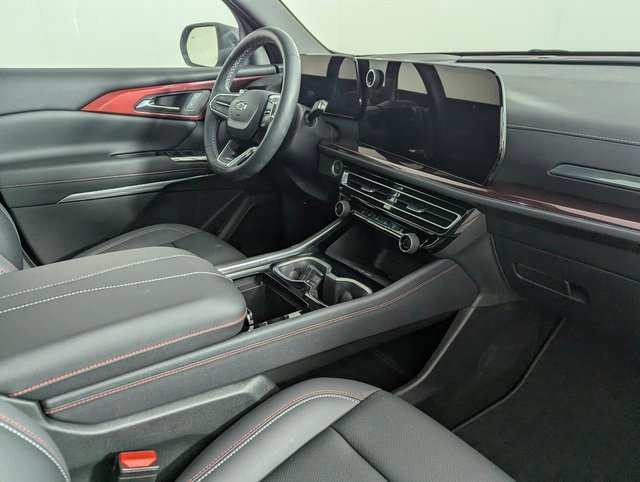 Used 2025 Chevrolet Traverse Z71 image 24