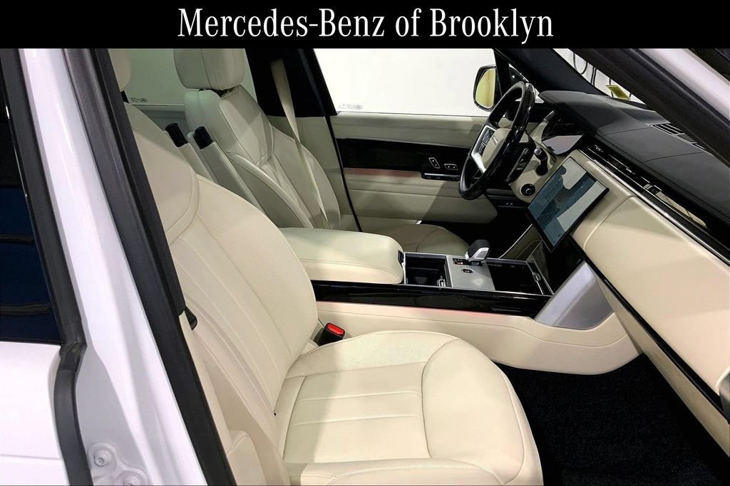 Used 2025 Land Rover Range Rover SE AWD/4WD image 8