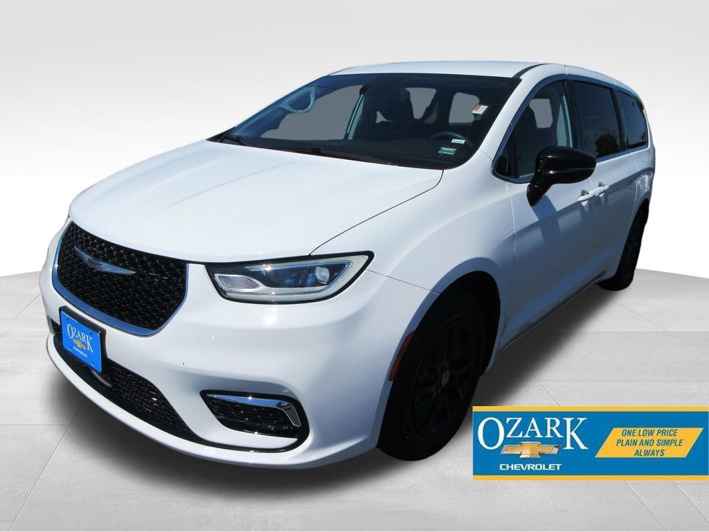 Used 2024 Chrysler Pacifica Touring-L