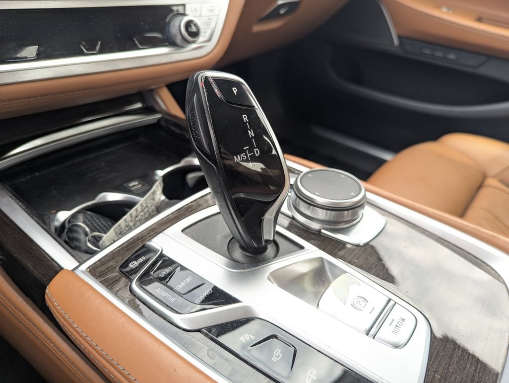 Used 2022 BMW 740i w/ Premium Package RWD image 14