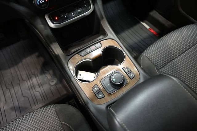 Used 2021 GMC Acadia SLE w/ Driver Convenience Package FWD image 19