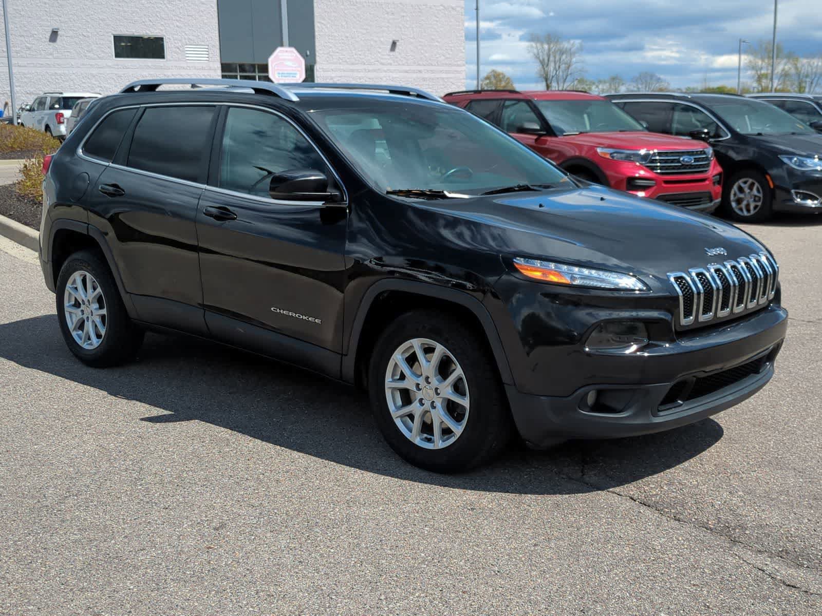 Used 2016 Jeep Cherokee Latitude w/ Safety/Convenience Group AWD/4WD image 2