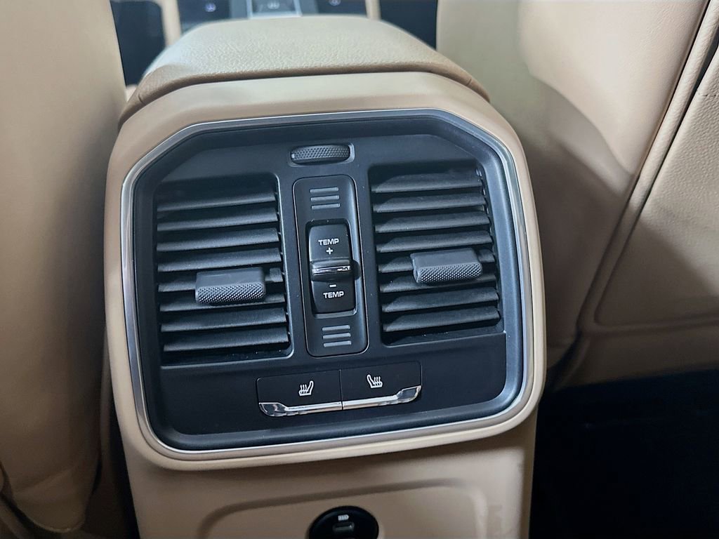 Certified 2022 Porsche Macan image 27