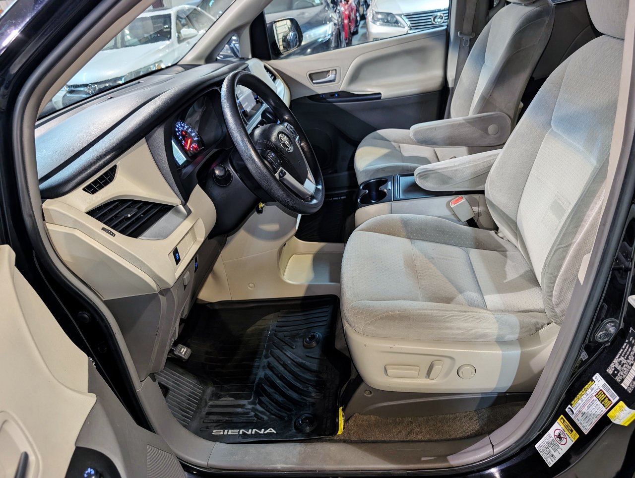 Used 2015 Toyota Sienna LE FWD image 16