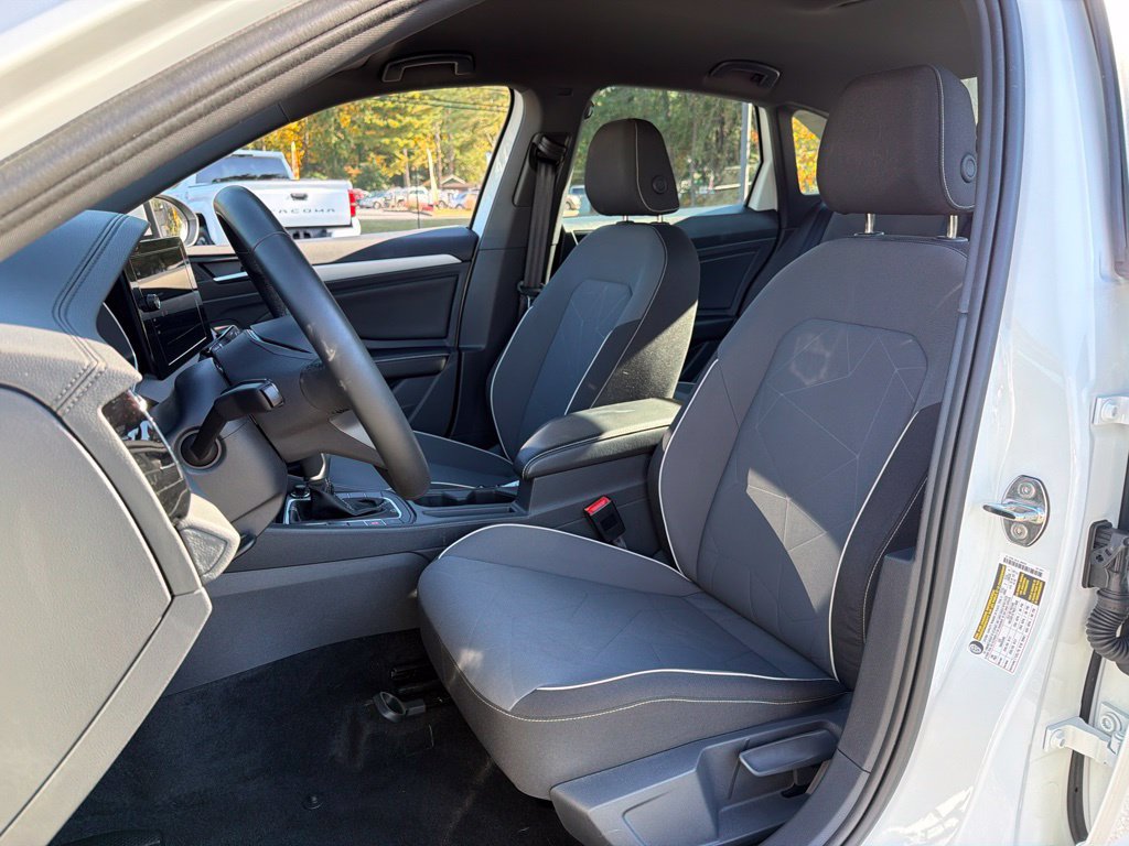 Used 2026 Volkswagen Jetta Sport FWD image 17