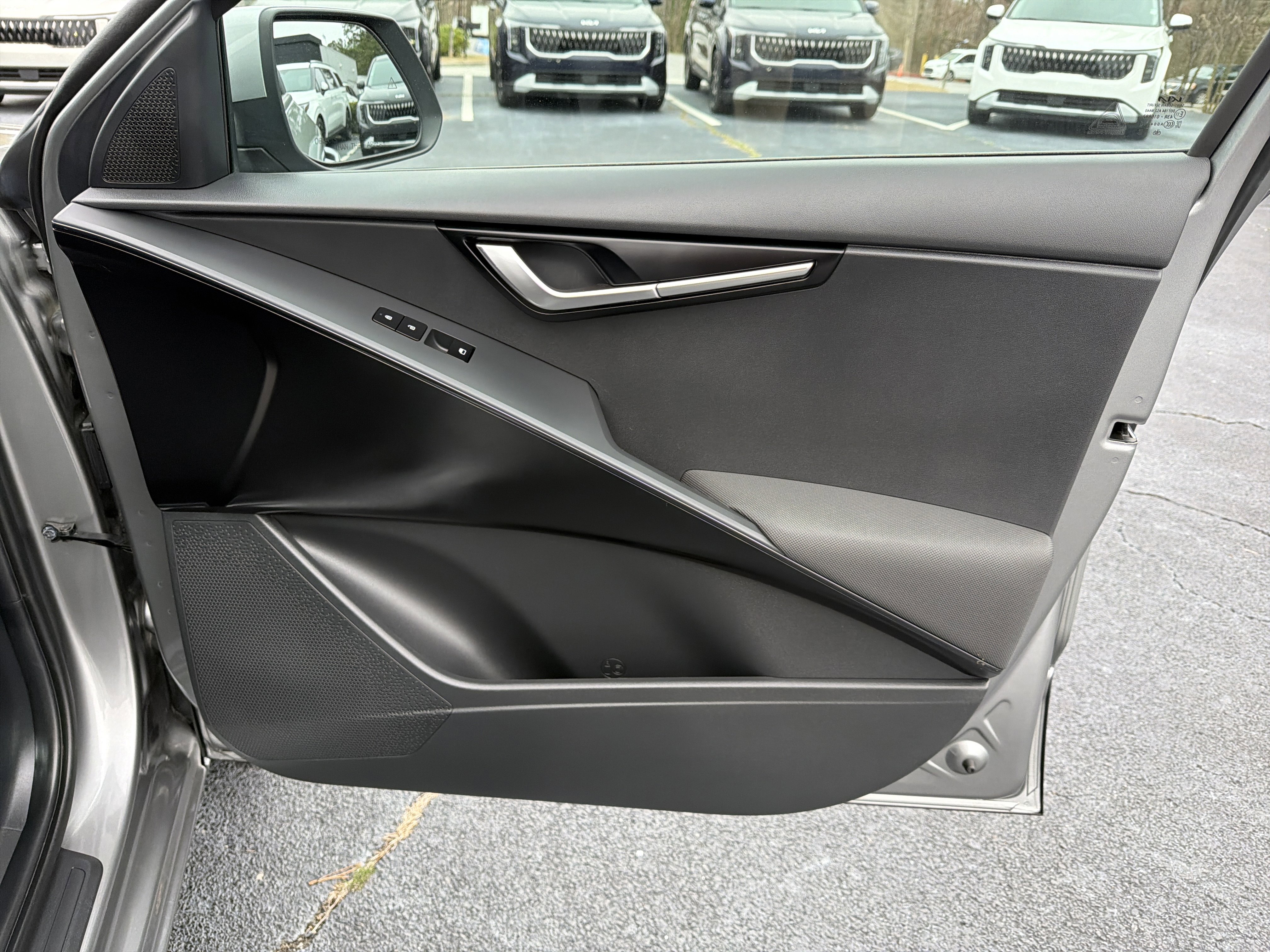 Used 2023 Kia Niro LX image 14