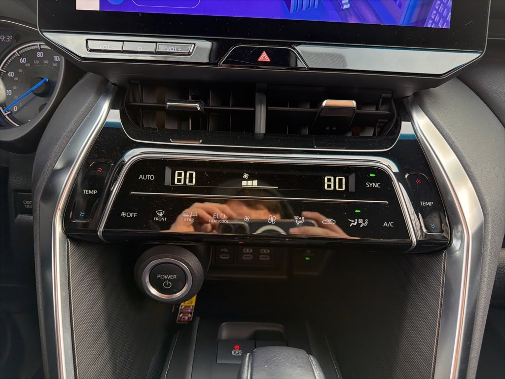 Used 2023 Toyota Venza XLE image 19