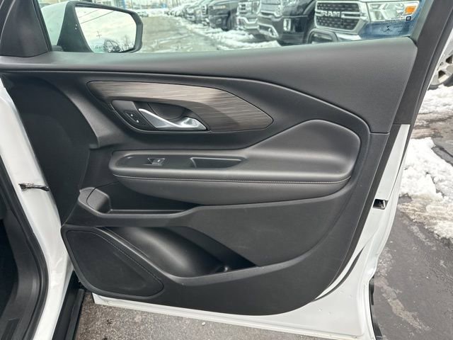 Used 2022 GMC Terrain SLE image 24