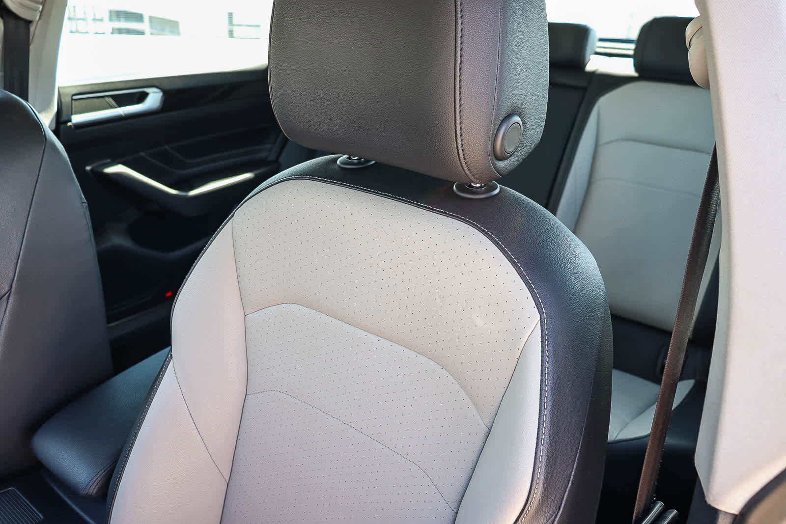 Used 2021 Volkswagen Arteon SE image 25