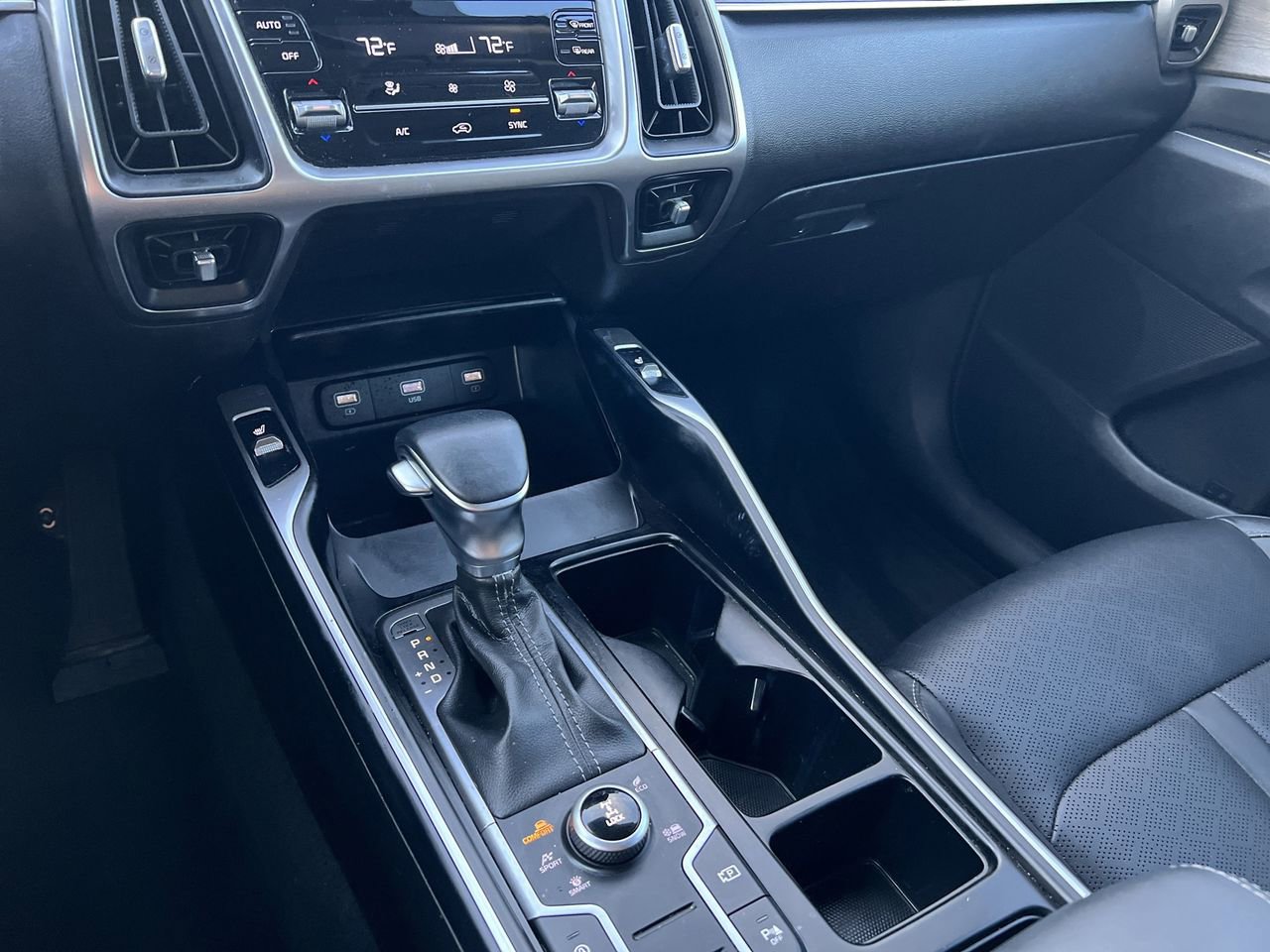 Used 2022 Kia Sorento S w/ Panoramic Sunroof Package image 13